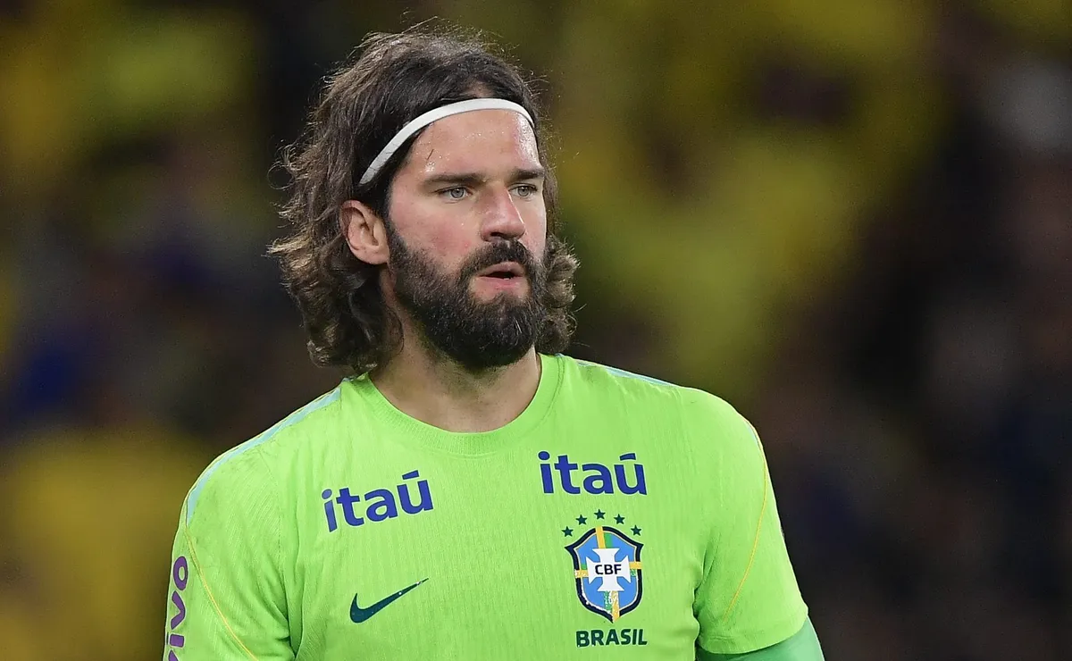 Trajano sai em defesa de Alisson antes da Copa após vaias na Seleção Brasileira