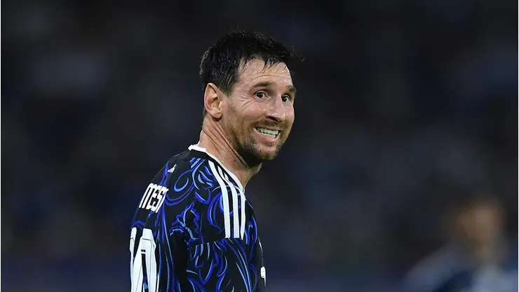 Messi em ação durante amistoso contra a Zâmbia