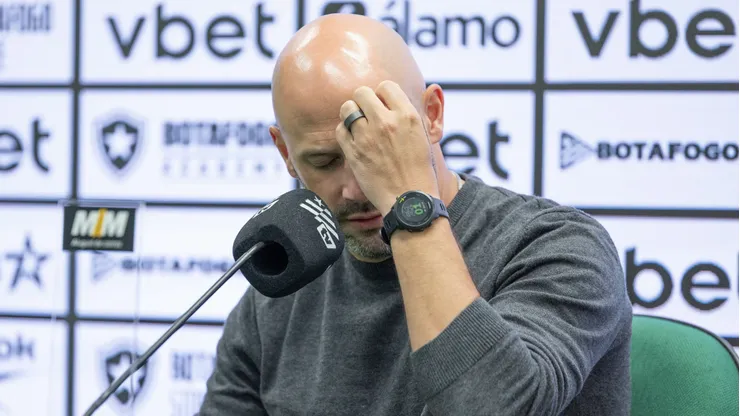 Franclim Carvalho tecnico do Botafogo durante partida contra o Chapecoense no estadio Arena Conda pelo campeonato Copa Do Brasil 2026.