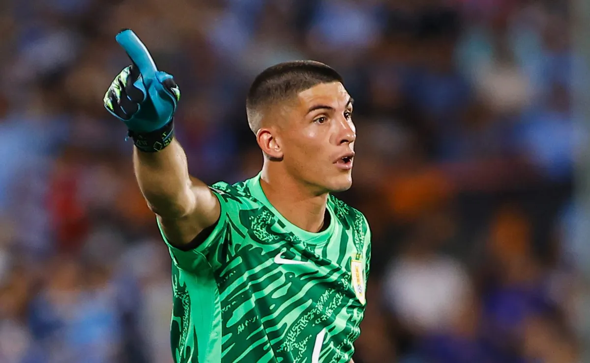 Goleiro do Internacional, Rochet começa no banco na estreia do Uruguai na Copa do Mundo