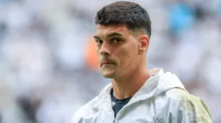 Gabriel Brazao goleiro do Santos durante partida contra o Coritiba no estadio Arena Corinthians pelo campeonato Brasileiro A 2026.