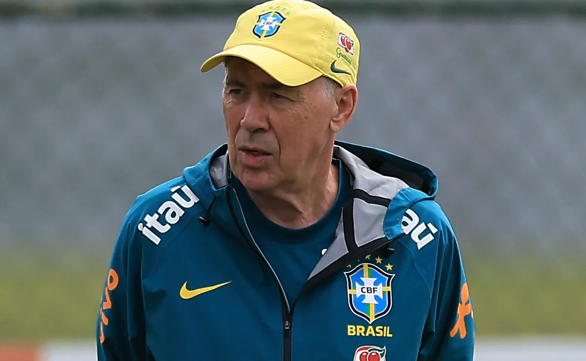 Carlo Ancelotti deve abrir mão do 4-2-4 para escalar Paquetá, aposta PVC