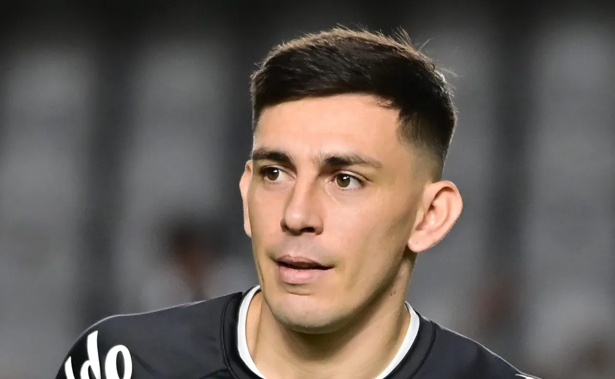 Santos busca renovar com Escobar, mas situação financeira do clube deixa negociação travada