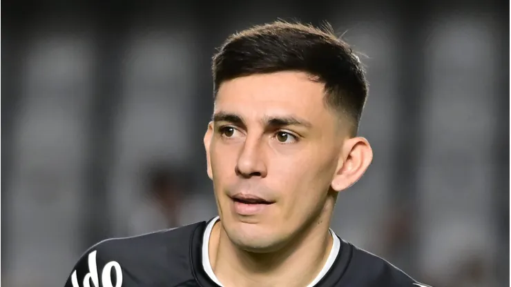 Escobar durante aquecimento antes de jogo do Peixe.