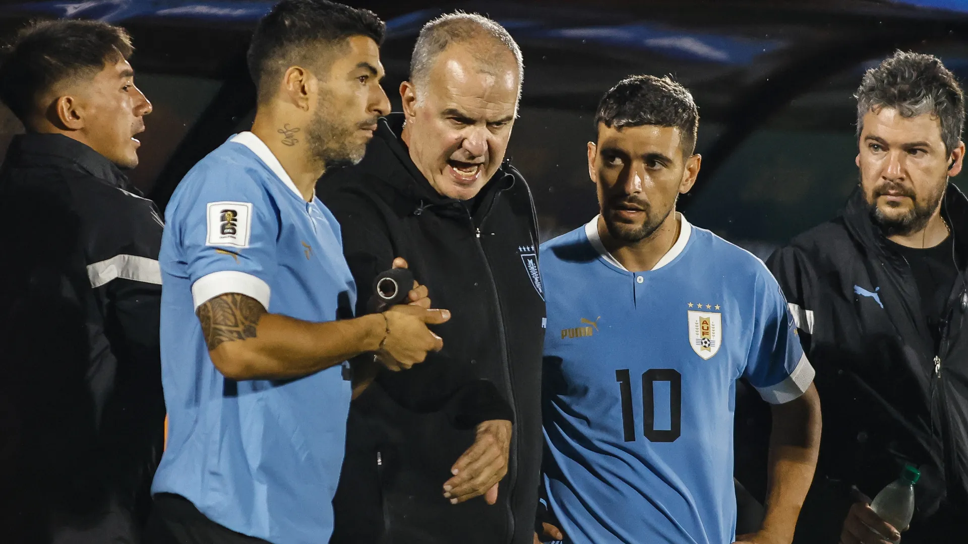 Marcelo Bielsa no comando técnico do Uruguai – Foto: Ernesto Ryan/Getty Images