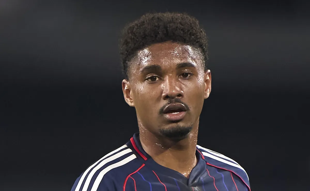 Flamengo avalia reforços após a Copa, mas não fez oferta milionária por Abner, do Lyon
