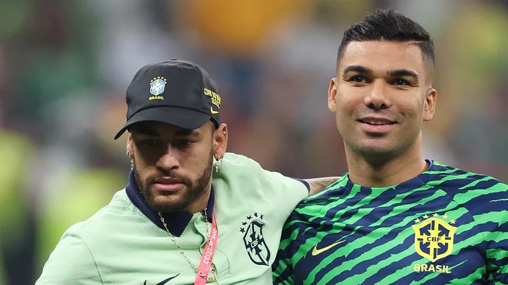 Neymar ao lado de Casemiro após jogo do Brasil.