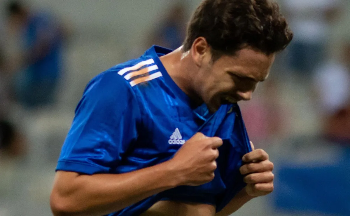 Cruzeiro trocou Maurício por atacante e agora vê meia chegar à Copa