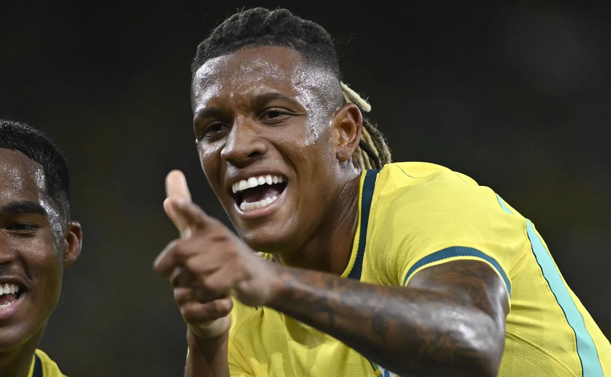 Textor sobe o tom contra Danilo e afirma que volante ‘pode acabar no Palmeiras’ após a Copa do Mundo