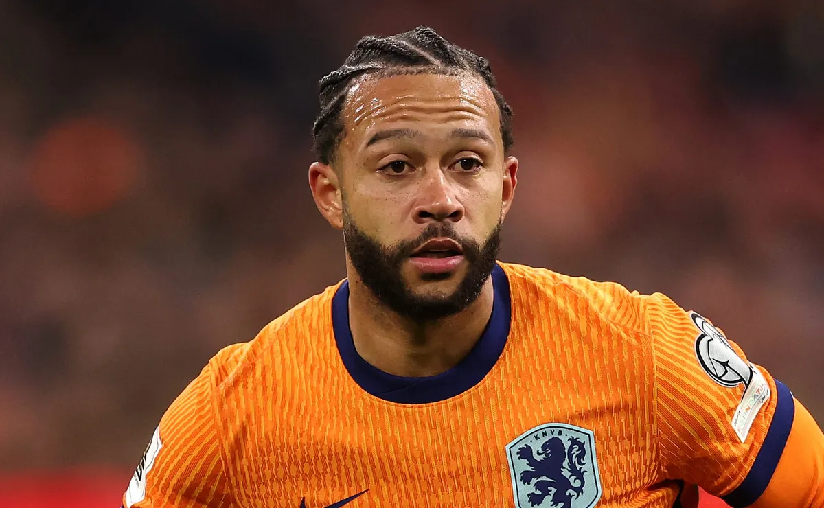 Memphis Depay vira reserva em amistoso da Holanda antes da Copa do Mundo