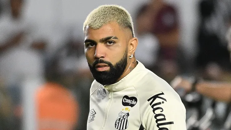Gabigol jogador do Santos durante aquecimento antes da partida contra o Vitoria no estadio Vila Belmiro pelo campeonato Brasileiro A 2026. Foto: Jota Erre/AGIF