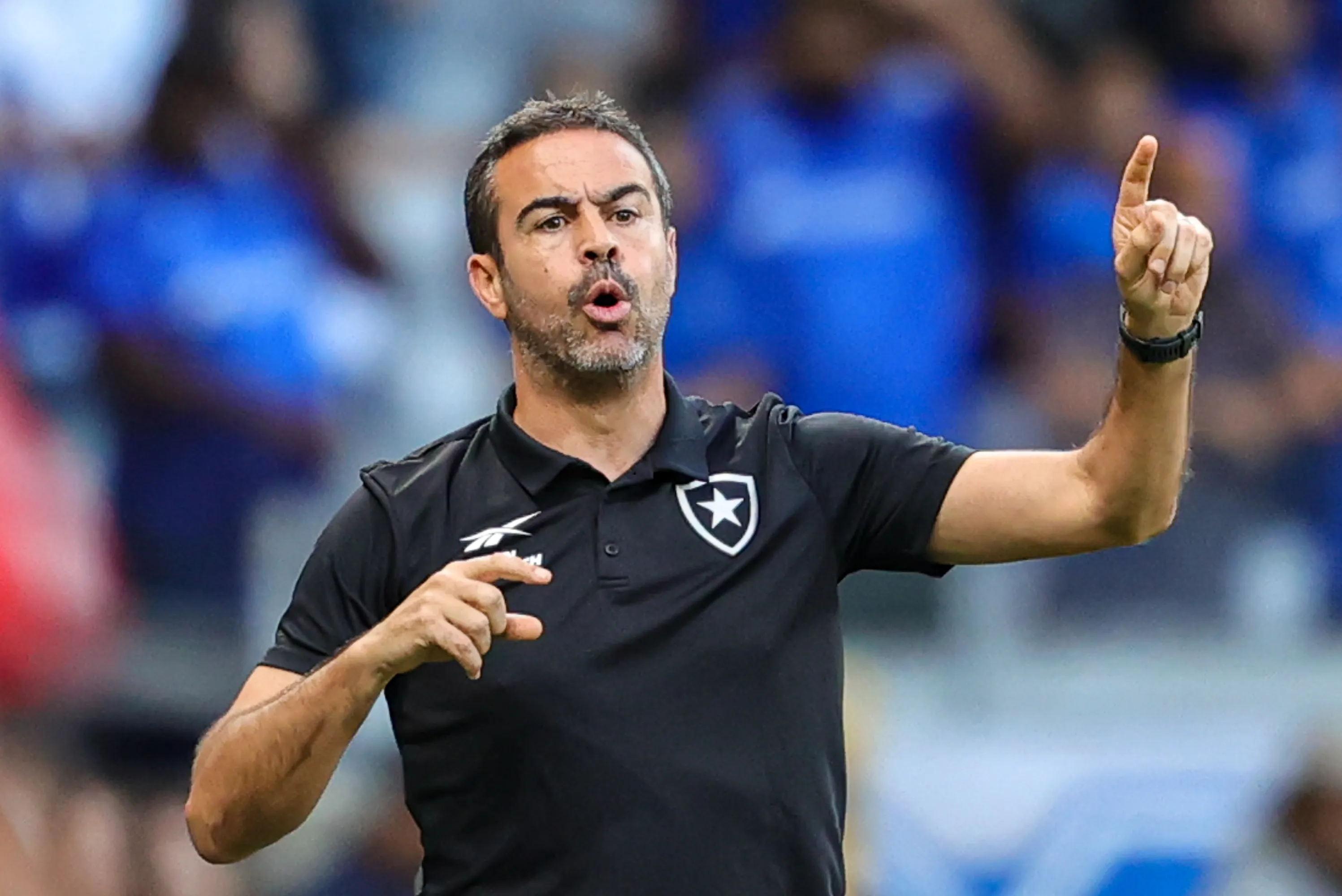 Artur Jorge tecnico do Botafogo durante partida contra o Cruzeiro no estadio Mineirao pelo campeonato Brasileiro A 2024. Foto: Gilson Lobo/AGIF