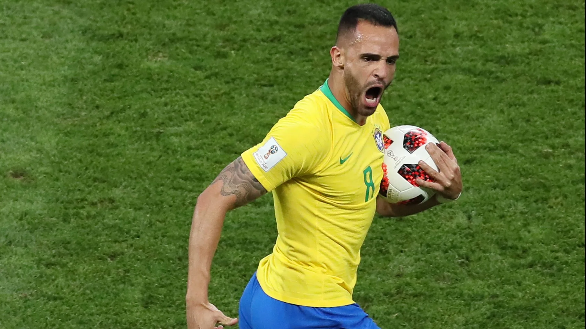 Renato Augusto, no Brasil