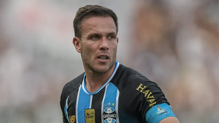 Arthur, meio-campista do Grêmio - Foto: Thiago Ribeiro/AGIF