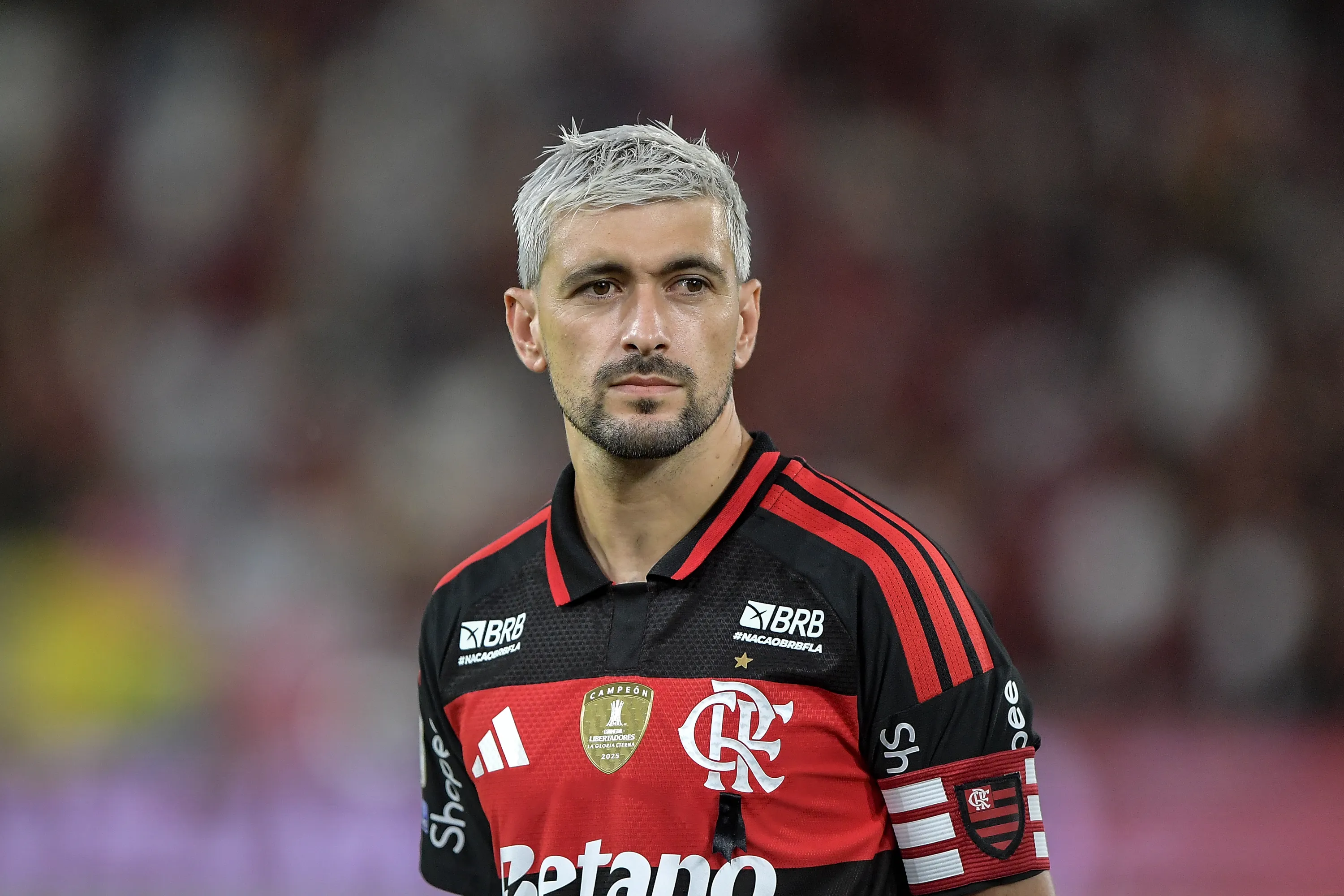 Arrascaeta preocupa após lesão na panturrilha. Foto: Thiago Ribeiro/AGIF
