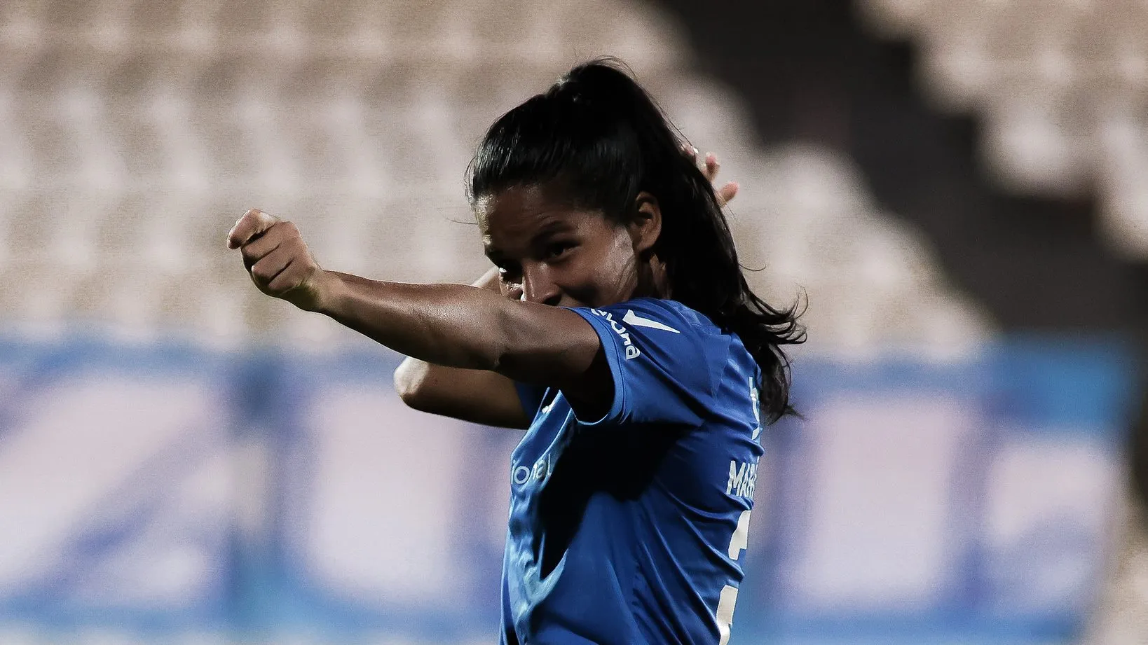 Marilia, atacante do Cruzeiro, celebra gol em clássico contra o América-MG
