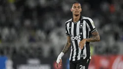 São Paulo tem negociações avançadas pelo volante Newton, mas aguarda liberação do Botafogo. Foto: Thiago Ribeiro/AGIF