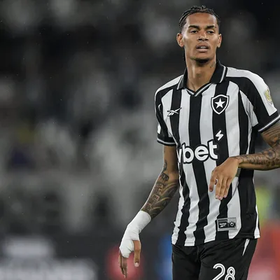São Paulo avança por Newton, mas aguarda liberação do Botafogo