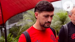 Arrascaeta camisa 10 do Flamengo durante viagem com o clube