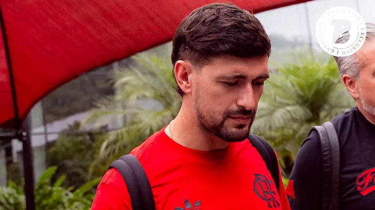 Arrascaeta camisa 10 do Flamengo durante viagem com o clube