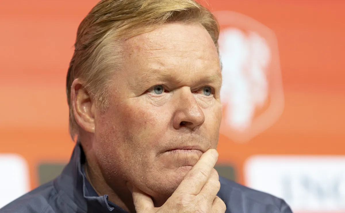 Ronald Koeman critica derrota em Holanda x Argélia no retorno de Memphis Depay: “Usar a cabeça”