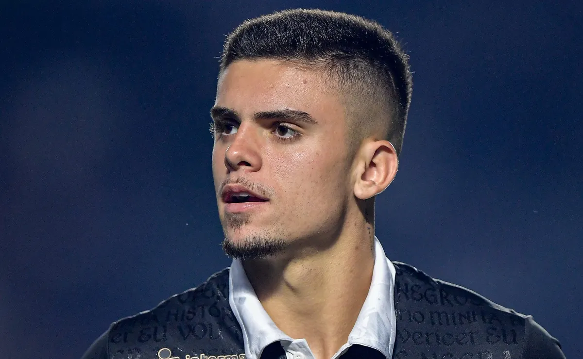 Cruzeiro negocia a contratação de Gabriel Pec, ex-Vasco, para reforçar o ataque
