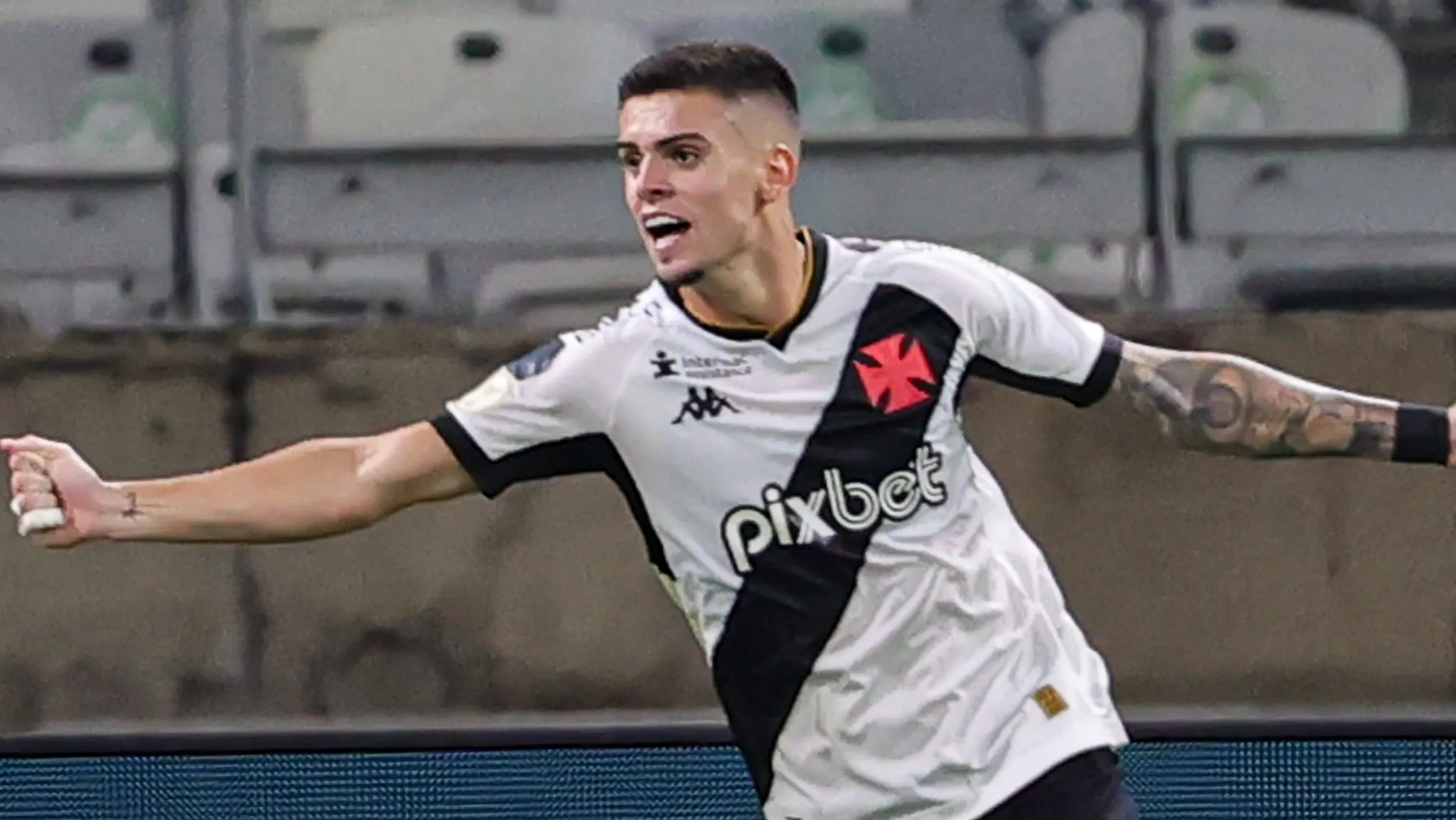 Gabriel Pec pelo Vasco. Foto: Gilson Lobo/AGIF