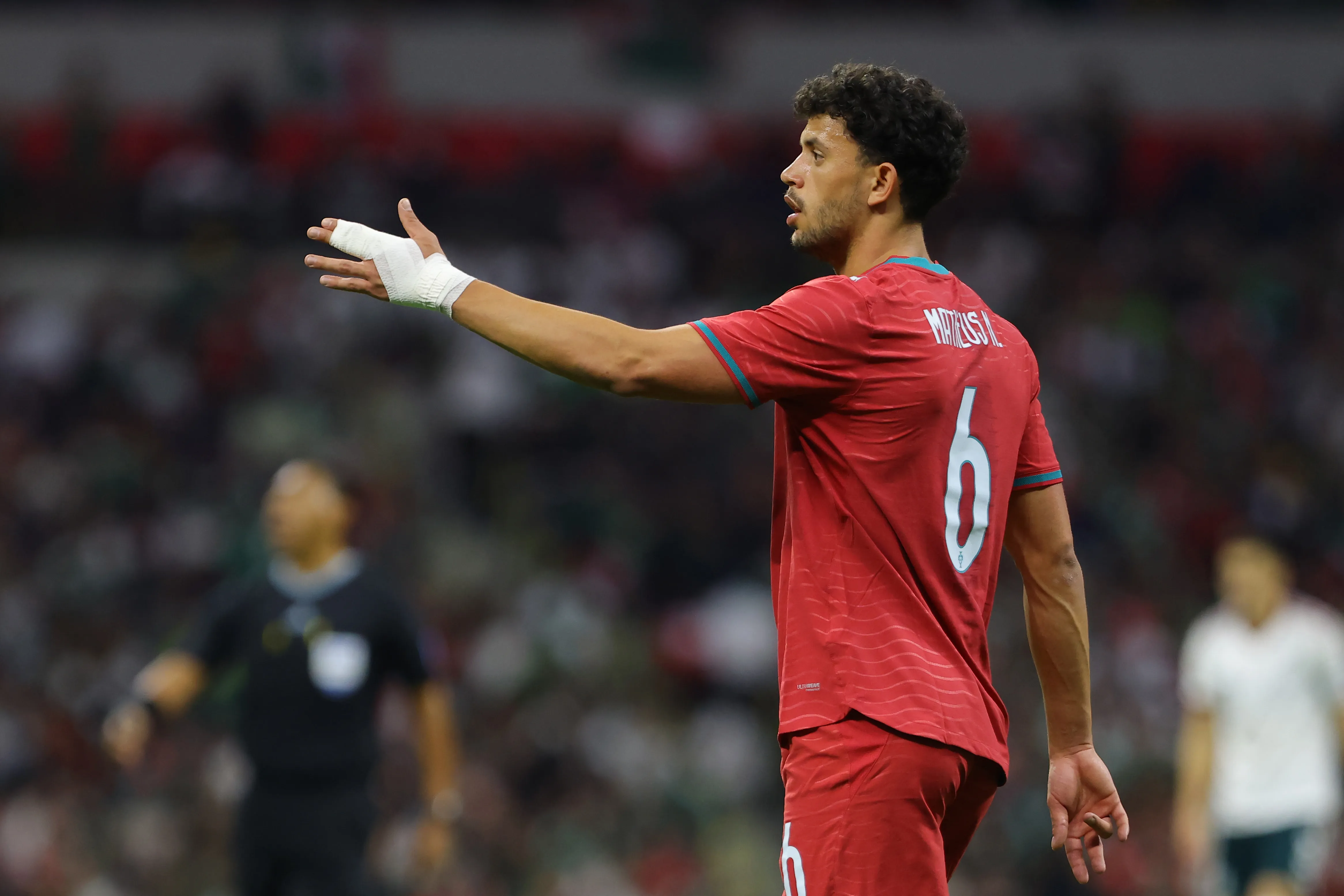 Matheus Nunes atuando com a camisa de Portugal. Foto: Agustin Cuevas/Getty Images