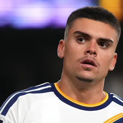 Cruzeiro enfrenta dificuldade para chegar a acordo por Gabriel Pec