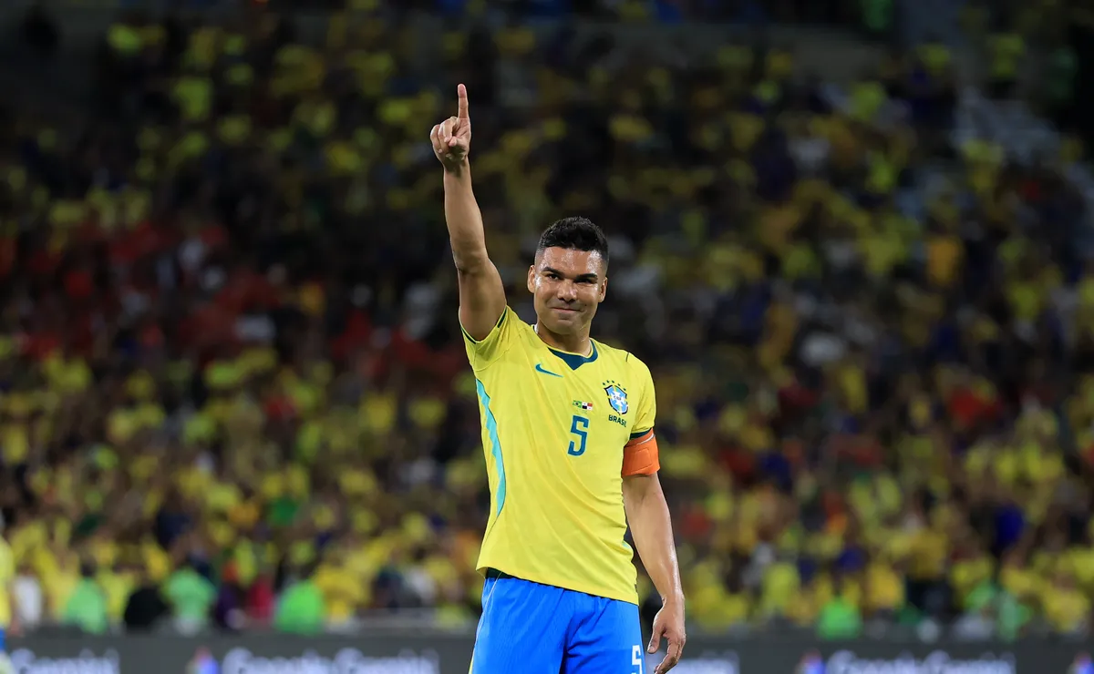 Casemiro assume papel de líder e ajuda Endrick após polêmica em treino da Seleção Brasileira