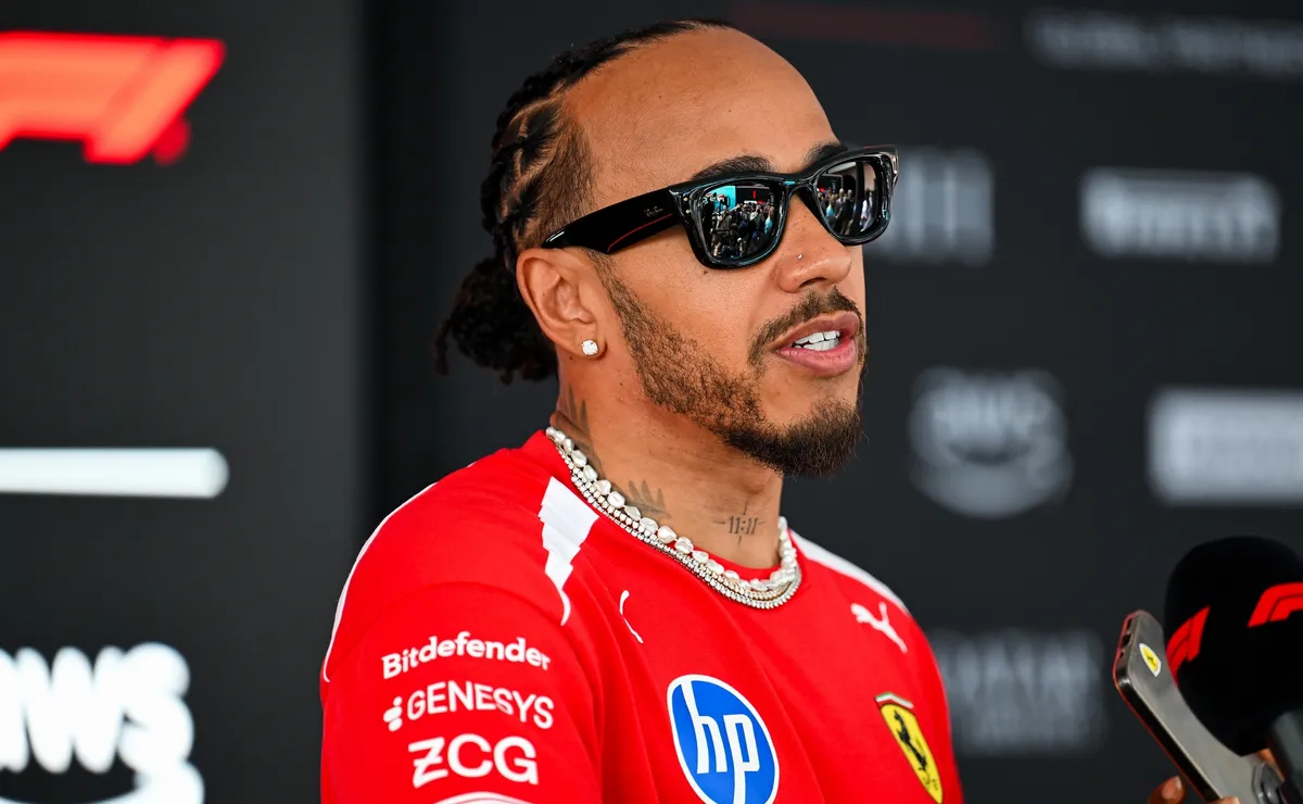 Lewis Hamilton comenta favoritismo da Ferrari no GP de Mônaco e cita Mercedes
