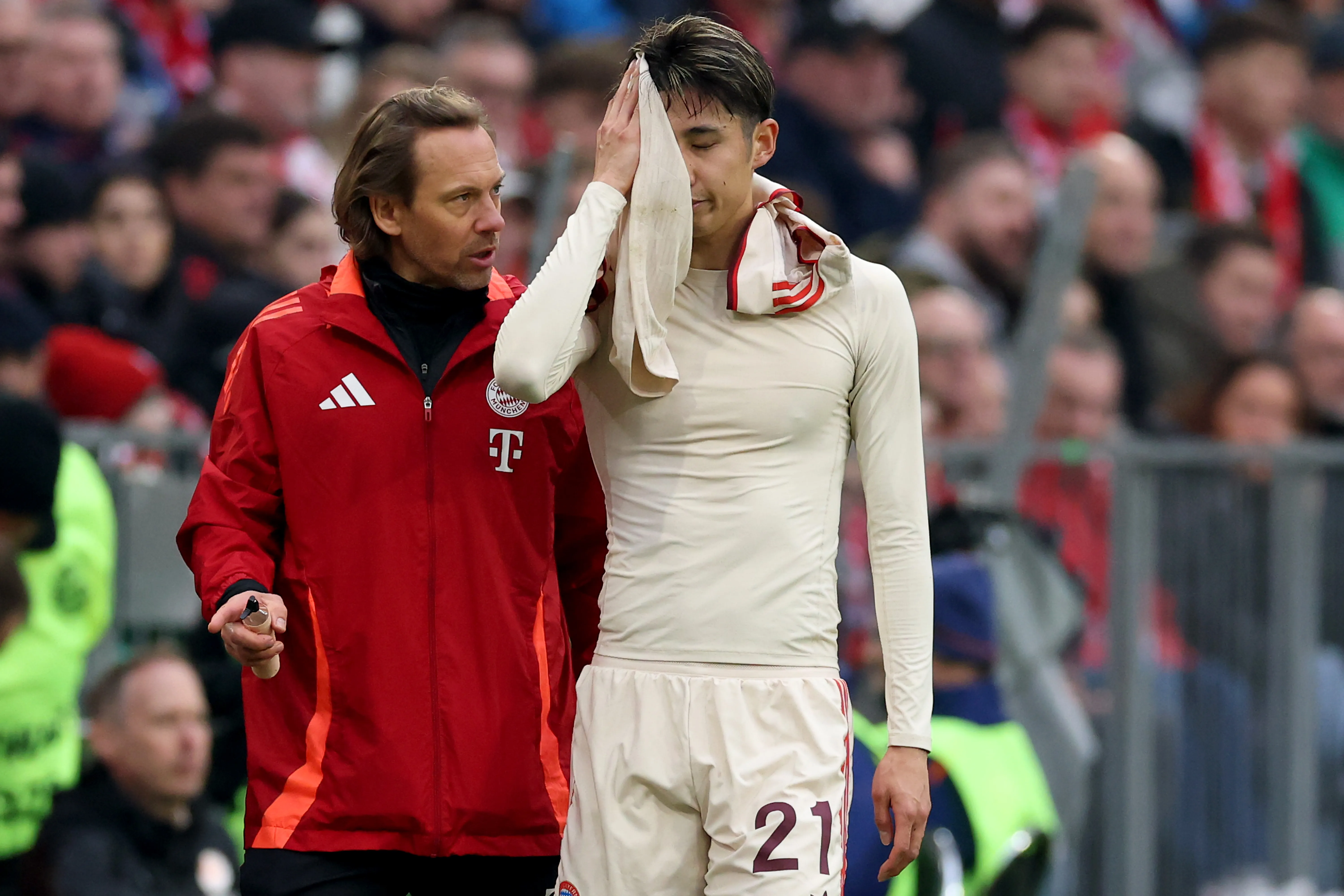MUNICH, GERMANY – MARCH 29: Hiroki Ito of Bayern Munich leaves the field after picking up an injury during the Bundesliga match between FC Bayern München and FC St. Pauli 1910 at Allianz Arena on March 29, 2025 in Munich, Germany. (Photo by Alexander Hassenstein/Getty Images)