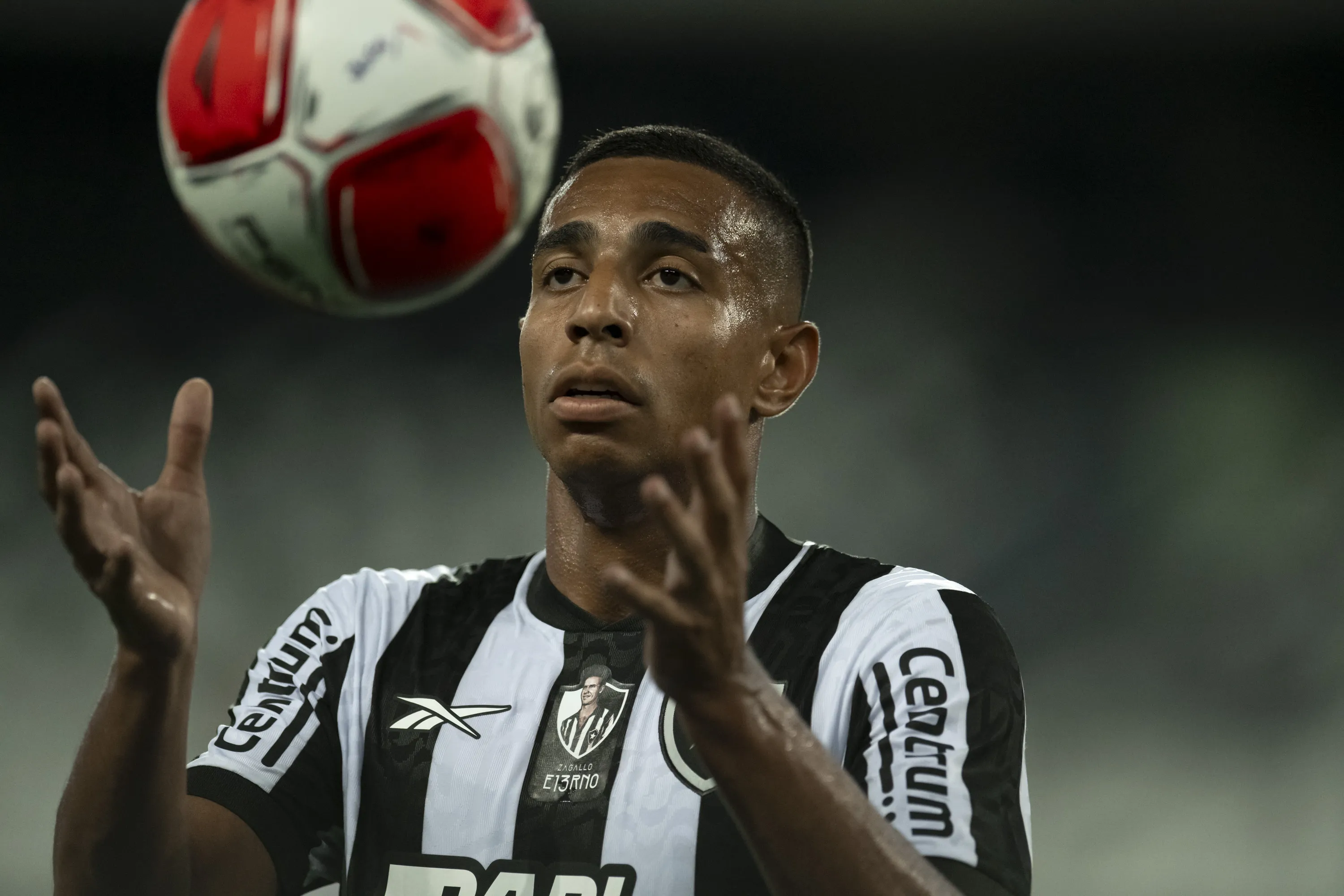 Atacante de 32 anos está muito próximo de retornar ao futebol brasileiro e SPFC espera contar com Victor em julho – Foto: Jorge Rodrigues/AGIF