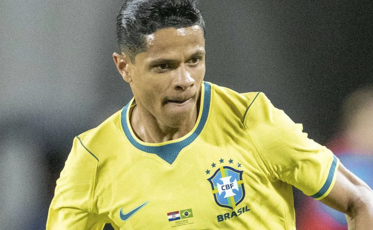 Flamengo continua de olho em Douglas Santos e não descarta investida