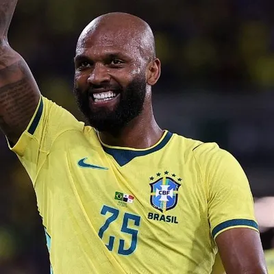 Ancelloti 'rasga' elogios para Igor Thiago e enaltece atacante