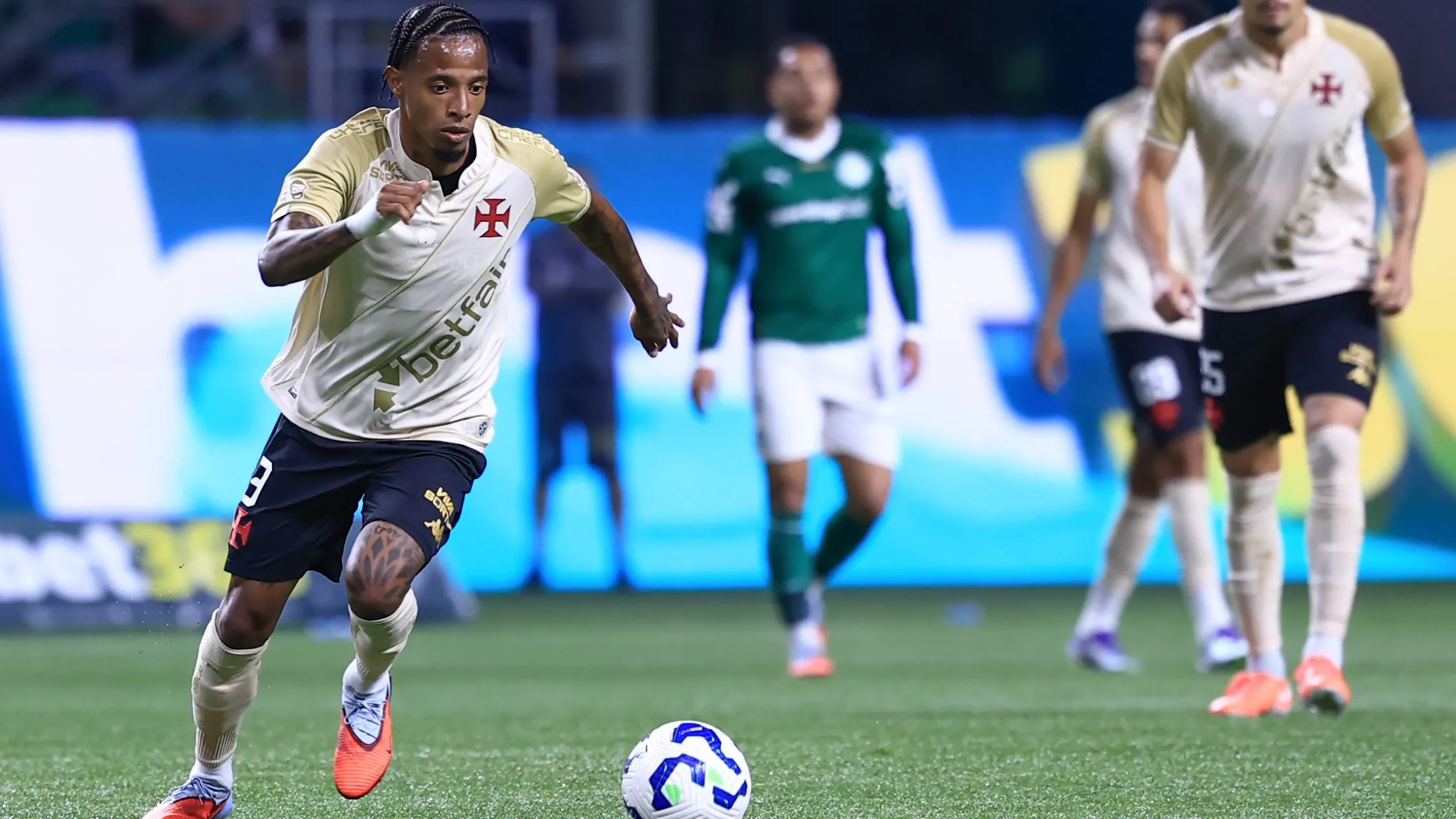 Tche Tche em ação pelo Vasco –  Foto: Marcello Zambrana/AGIF
