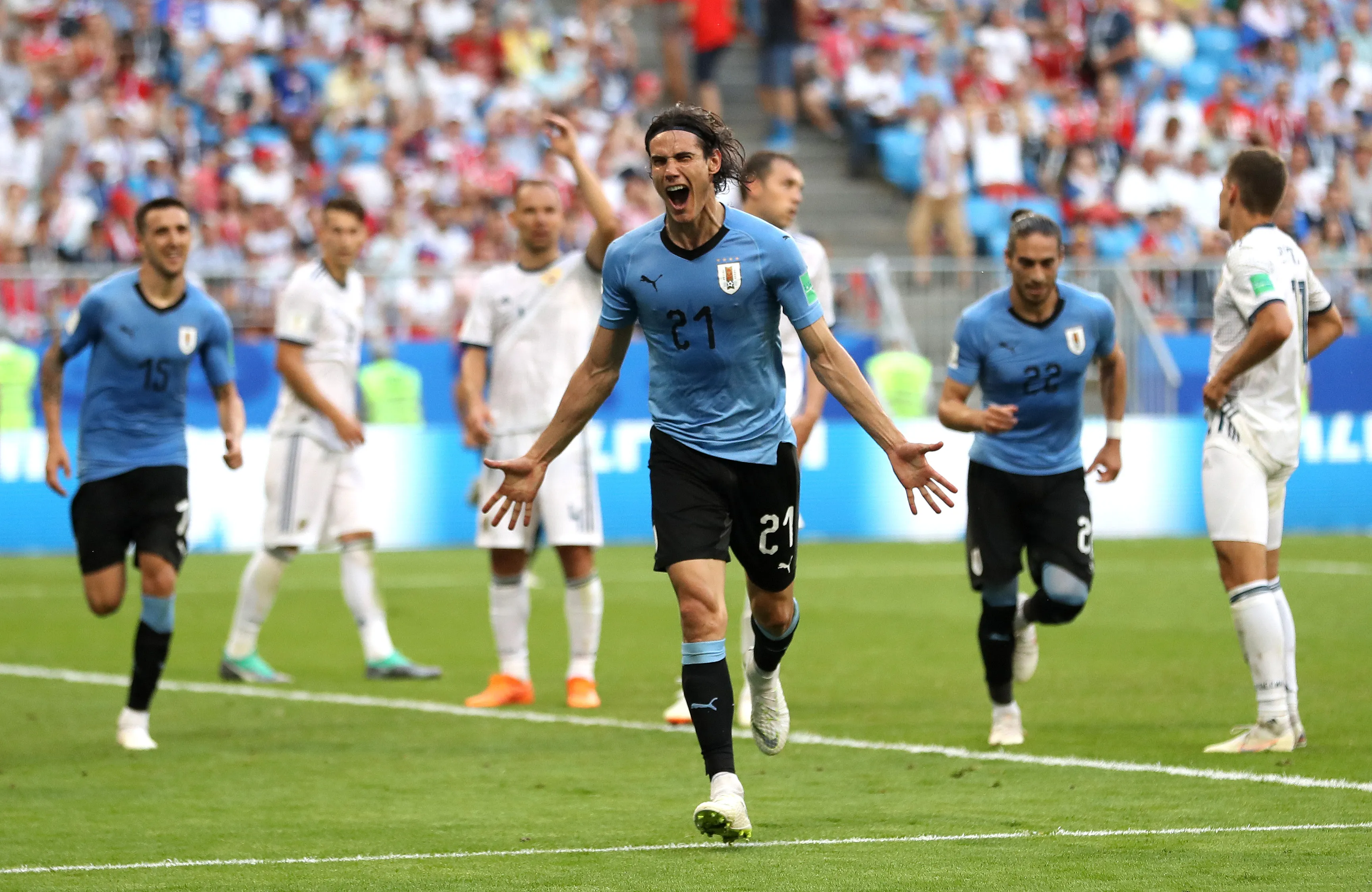 Centroavante comemora gol pelo Uruguai durante jogo na Copa do Mundo de 2018 – Foto: Michael Steele/Getty Images