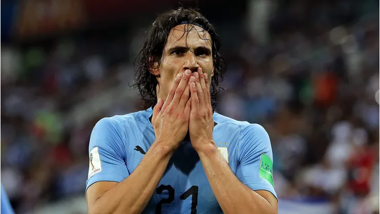 Cavani ficou de fora da lista de Bielsa para a Copa e passará por cirurgia na coluna