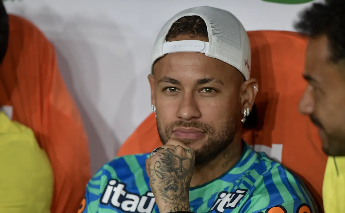 Neymar intensifica recuperação com três períodos de treino e mira estreia do Brasil na Copa do Mundo