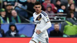 Gabriel Pec pelo LA Galaxy. (Photo by Olivia Vanni/Getty Images)