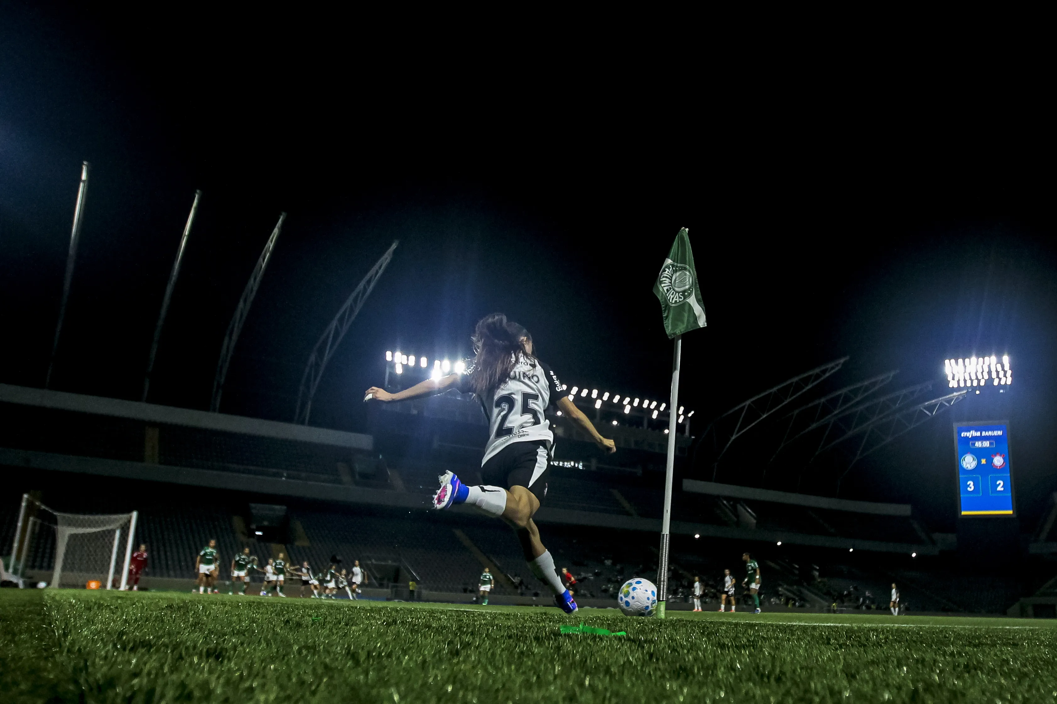Belén Aquino com a camisa do Corinthians. Foto: Marco Miatelo/AGIF