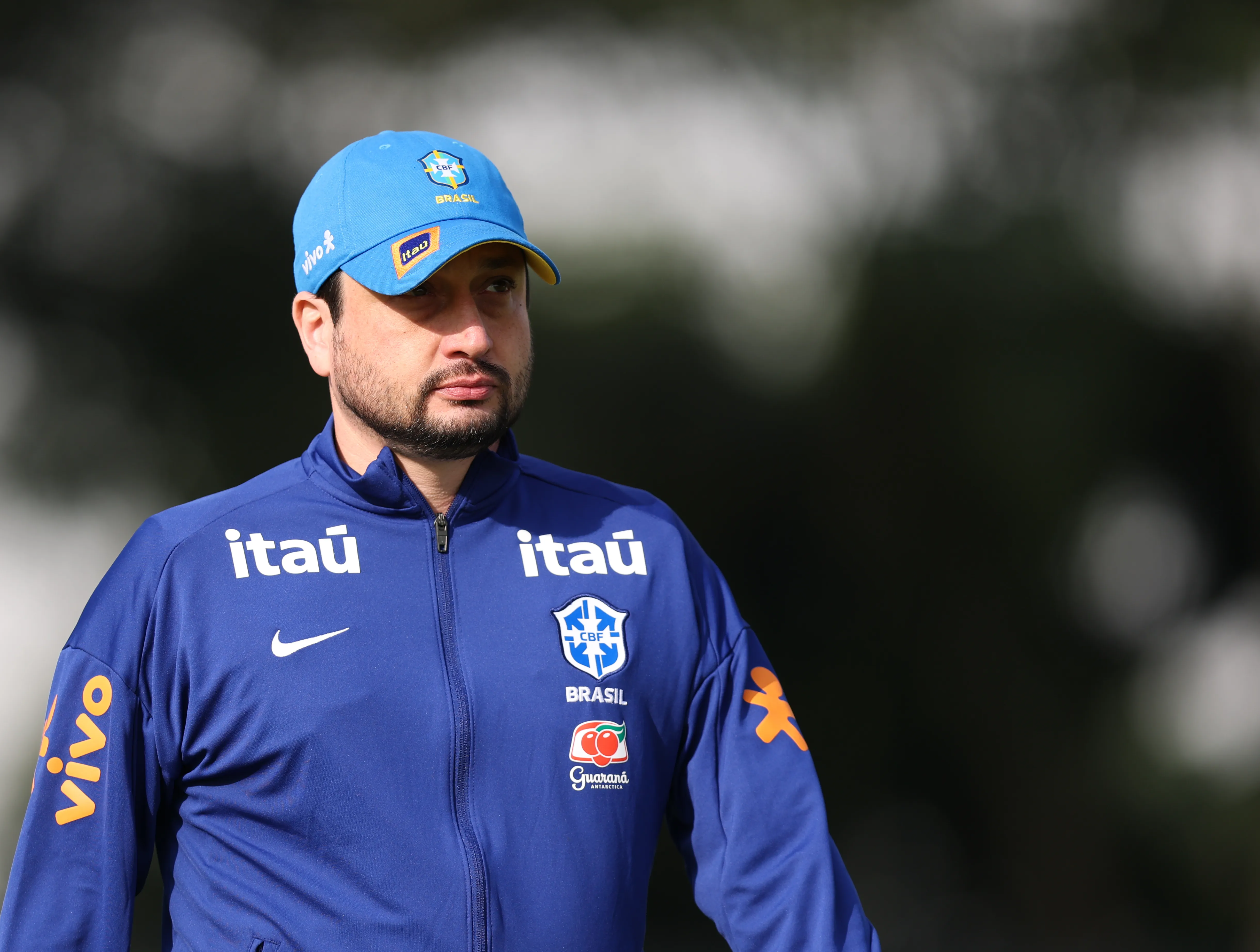 Arthur Elias durante treino em São Paulo. Foto: Lívia Villas Boas/CBF