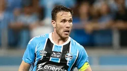 Arthur quer permanecer no futebol brasileiro Foto: Pedro H. Tesch/Getty Images