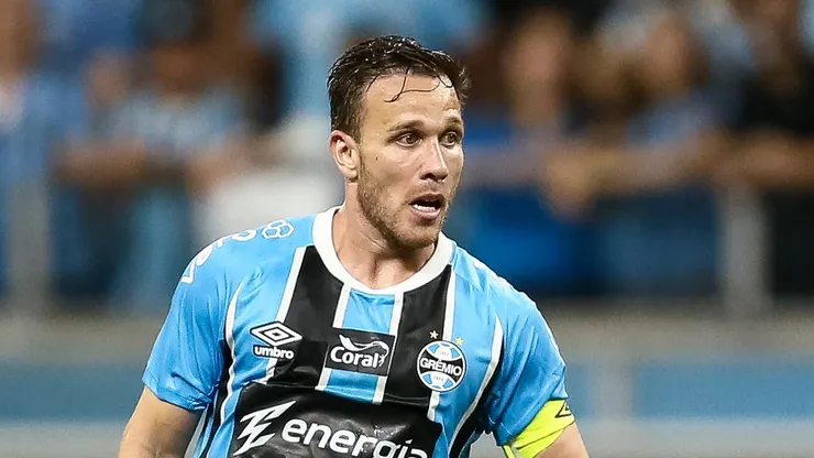 Arthur quer permanecer no futebol brasileiro Foto: Pedro H. Tesch/Getty Images