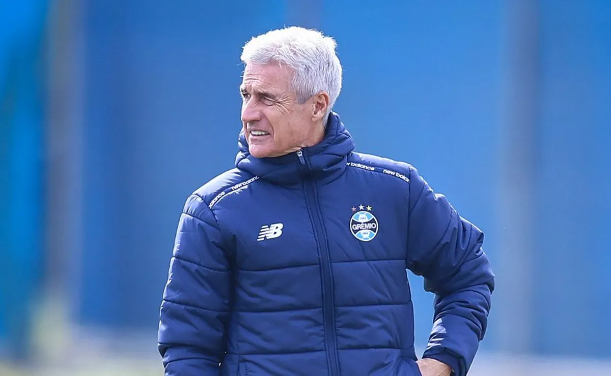 Grêmio define perfil de reforços para o elenco comandado por Luís Castro