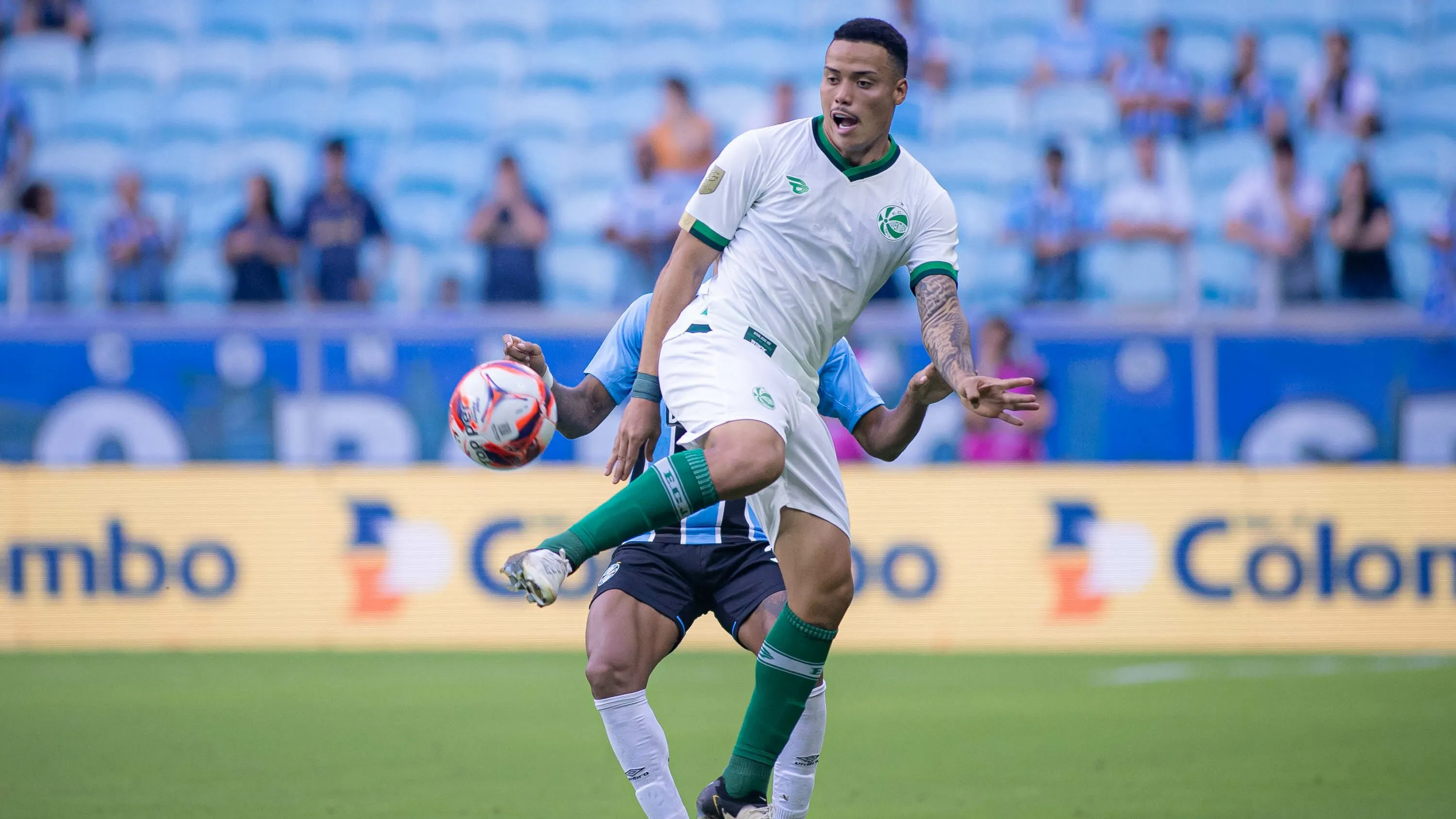 Mandaca durante partida contra o Grêmio pelo campeonato Gaúcho 2026. Foto: Maxi Franzoi/AGIF