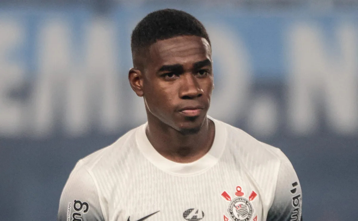LDU mira Félix Torres e prepara proposta ao Corinthians para levar zagueiro