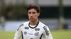 Bontempo durante treino do Peixe no CT Rei Pelé
