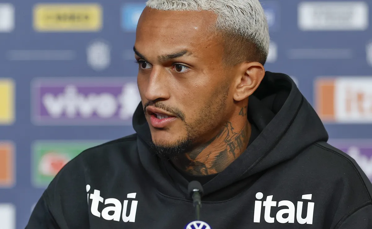 Wesley cita Filipe Luís e faz comparação entre Flamengo e Seleção Brasileira