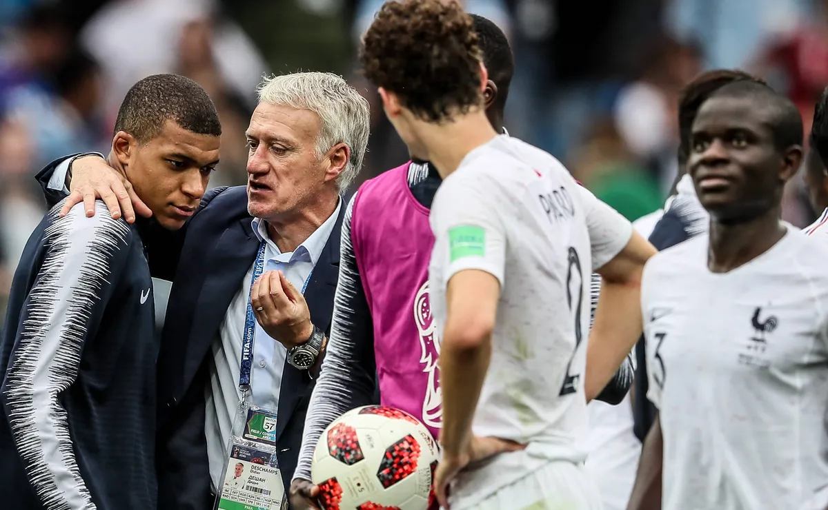 Kanté não cumprimenta Mbappé na França e vídeo viraliza nas redes sociais